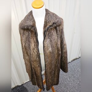 BEAUTIFUL VINTAGE & CLASSY GENUINE BEAVER FUR COAT SIZE SMALL